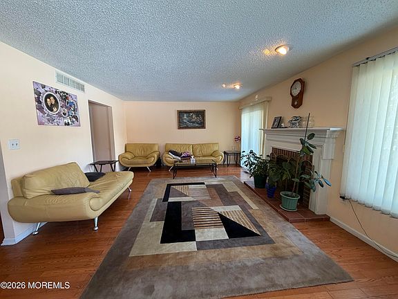 4th image of 76 Regal Drive