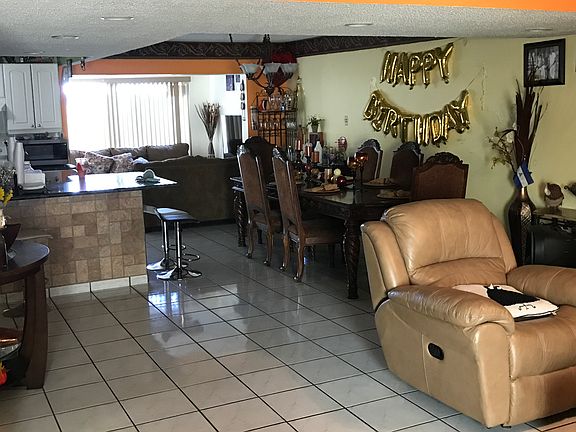 Living room, dinning room
