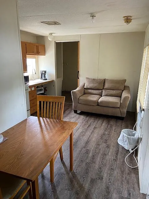 2 bed, 450 sqft, $1,500 — Photo 4