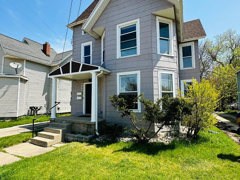 1st image of 844 Broadway Ave NW #2