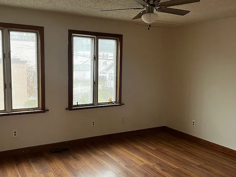 28 Frank St — Photo 10