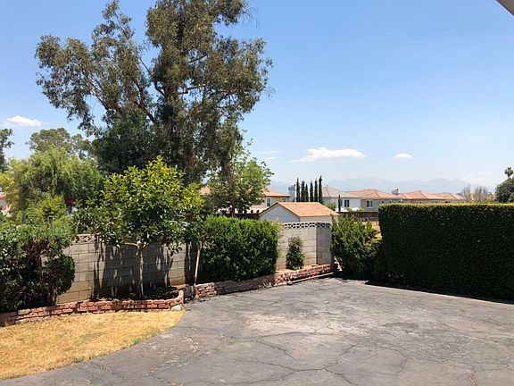 3rd image of 1401 Seelert Ln