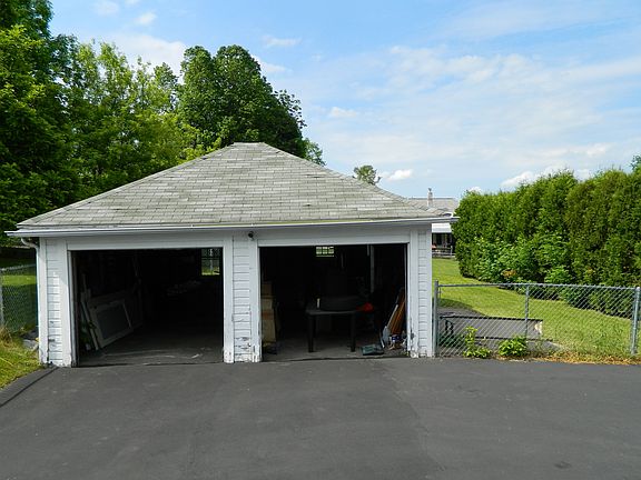 3rd image of 807 Pine St