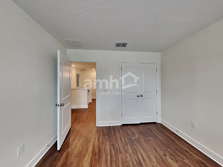 1115 Walden Pond Dr — Photo 15