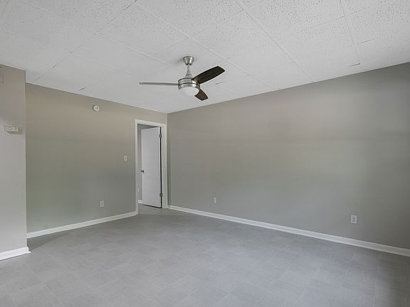 4th image of 210-24 Colonial Dr