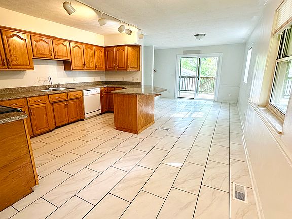 5th image of 1119 W 8th St