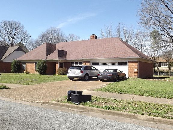 2nd image of 7320 Abercrombie Ln