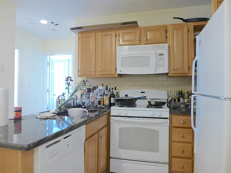 61 Westland Ave — Photo 6