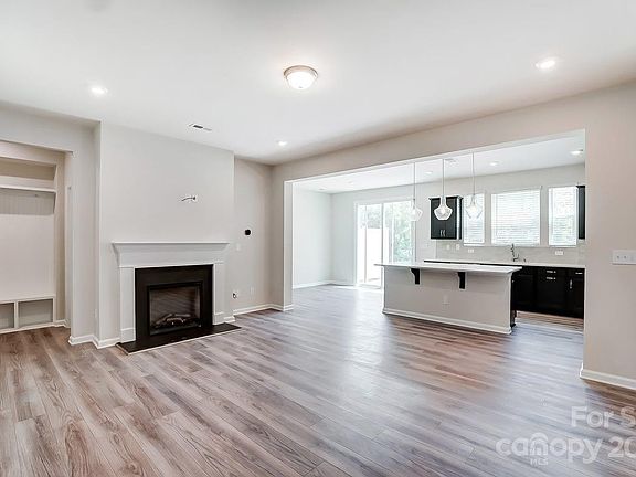3rd image of 3819 Amalia Pl #78