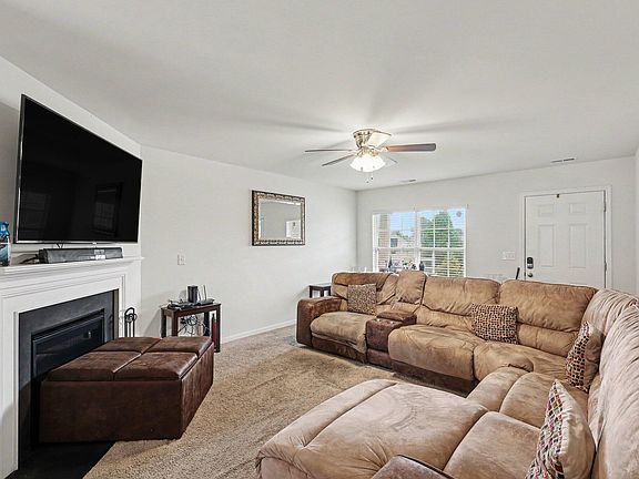 3rd image of 3913 Huntsmoor Ln NW