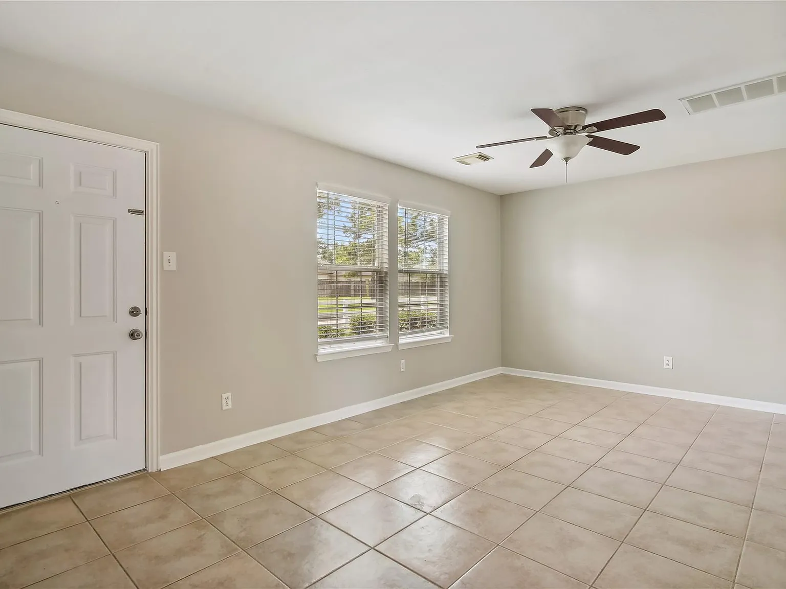 3 bed, 2.5 bath, 1336 sqft, $1,850 — Photo 3
