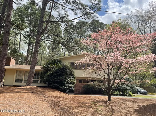 957 Sandavis Road, Southern Pines, NC 28387