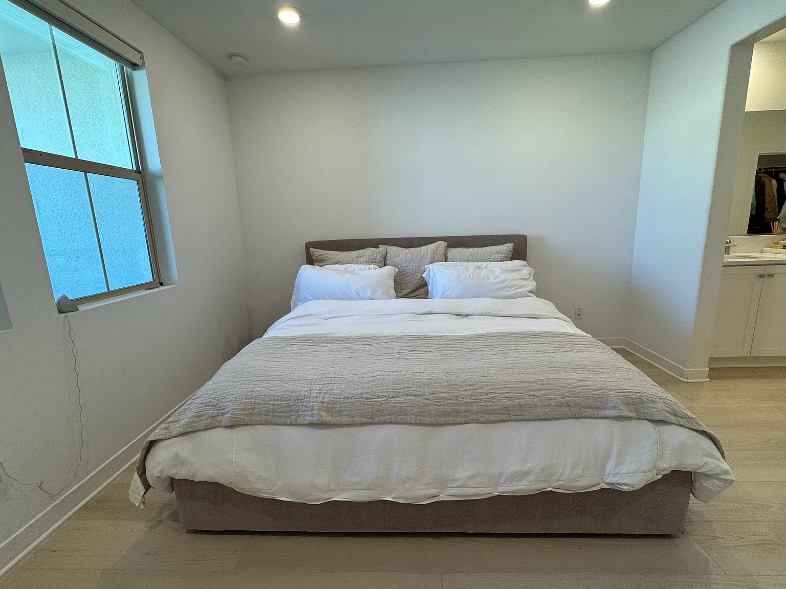 2 bed, 1377 sqft, $3,950 — Photo 4