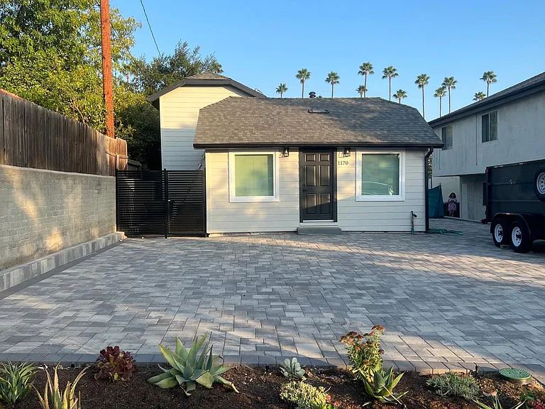 1170 Raymond Ave — Photo 1