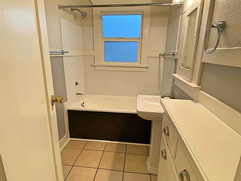 242 Gaviota Ave — Photo 2