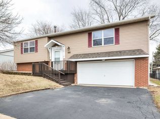 1315 Holiday Dr, Bloomington, IL 61704