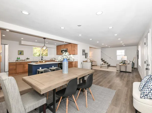 7113 North Navajo AVENUE, Glendale, WI 53217