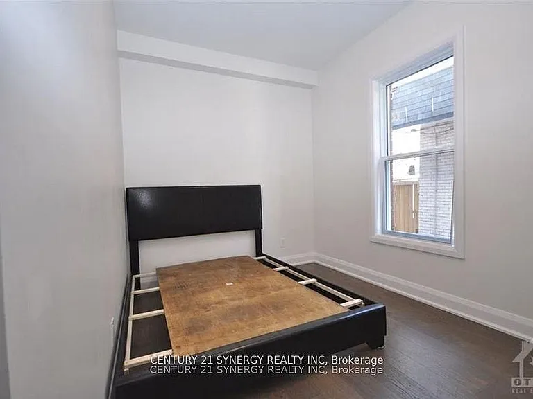 571 McLeod St #1A — Photo 6