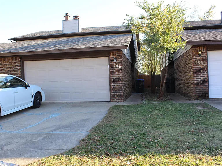 1336 Eastgate Dr — Photo 1