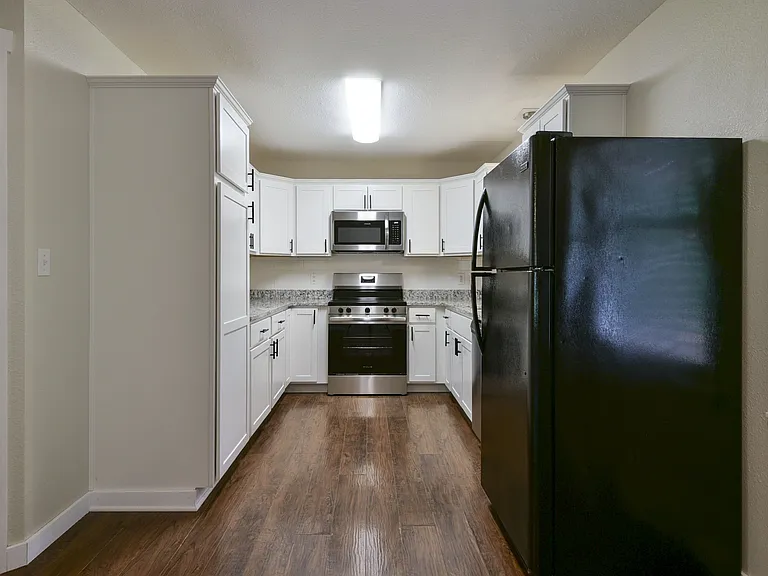 1137 W Main St — Photo 8