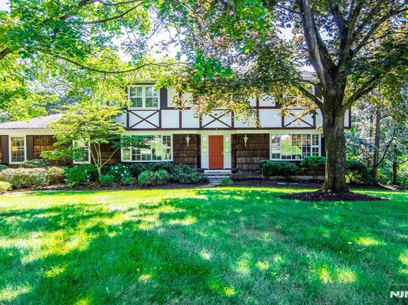 40 Royal Park Ter, Hillsdale, NJ 07642
