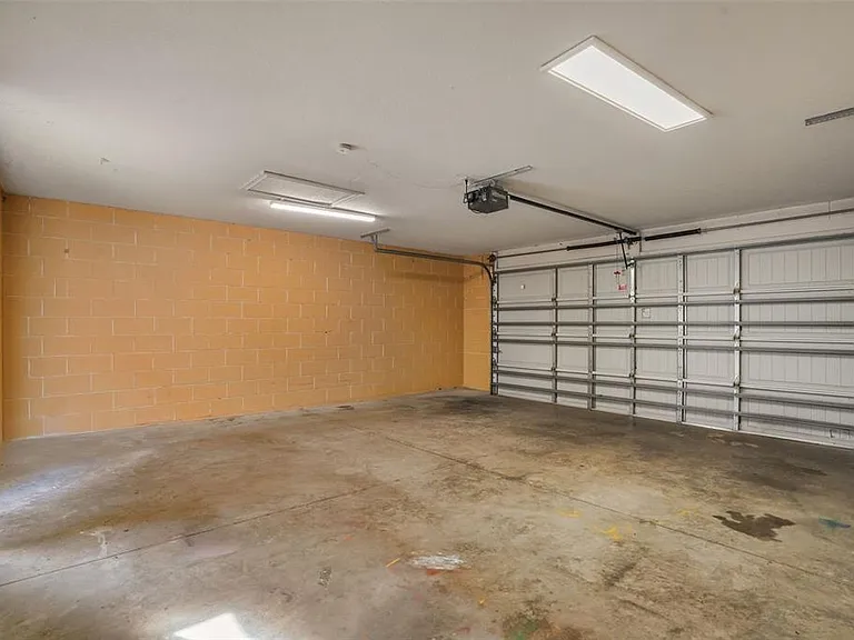 561 Telfair Square Ct — Photo 29