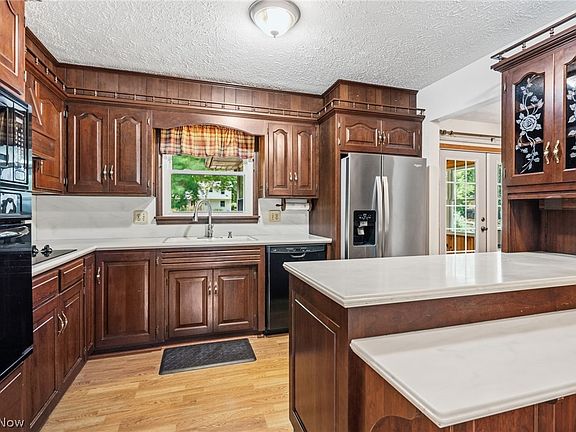 4th image of 912 S Azalea Blvd