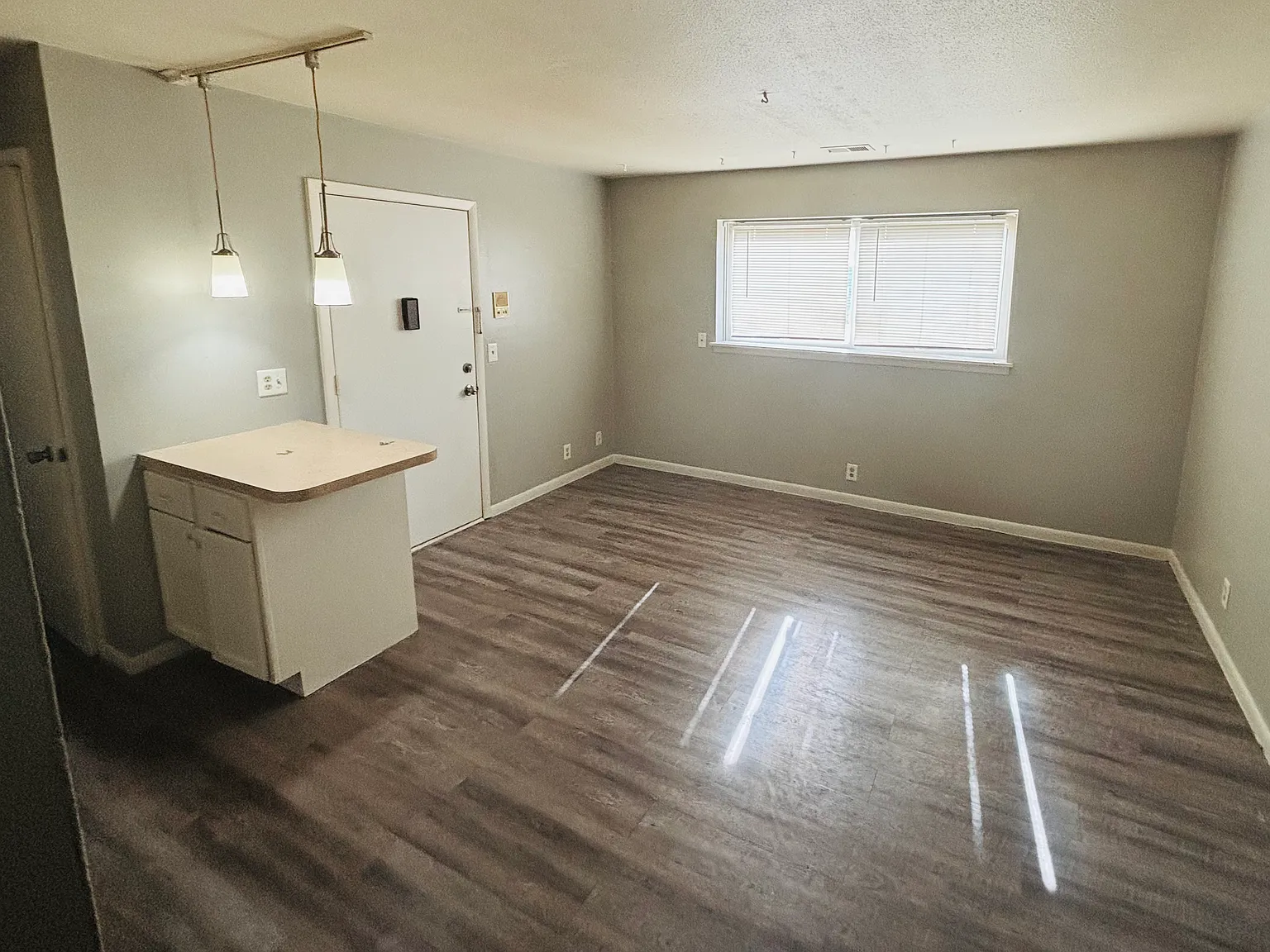 1 bed, 400 sqft, $695 — Photo 3