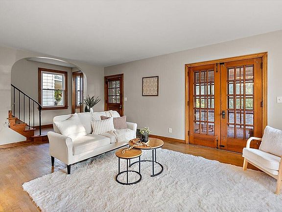 4th image of 1029 Park St SW