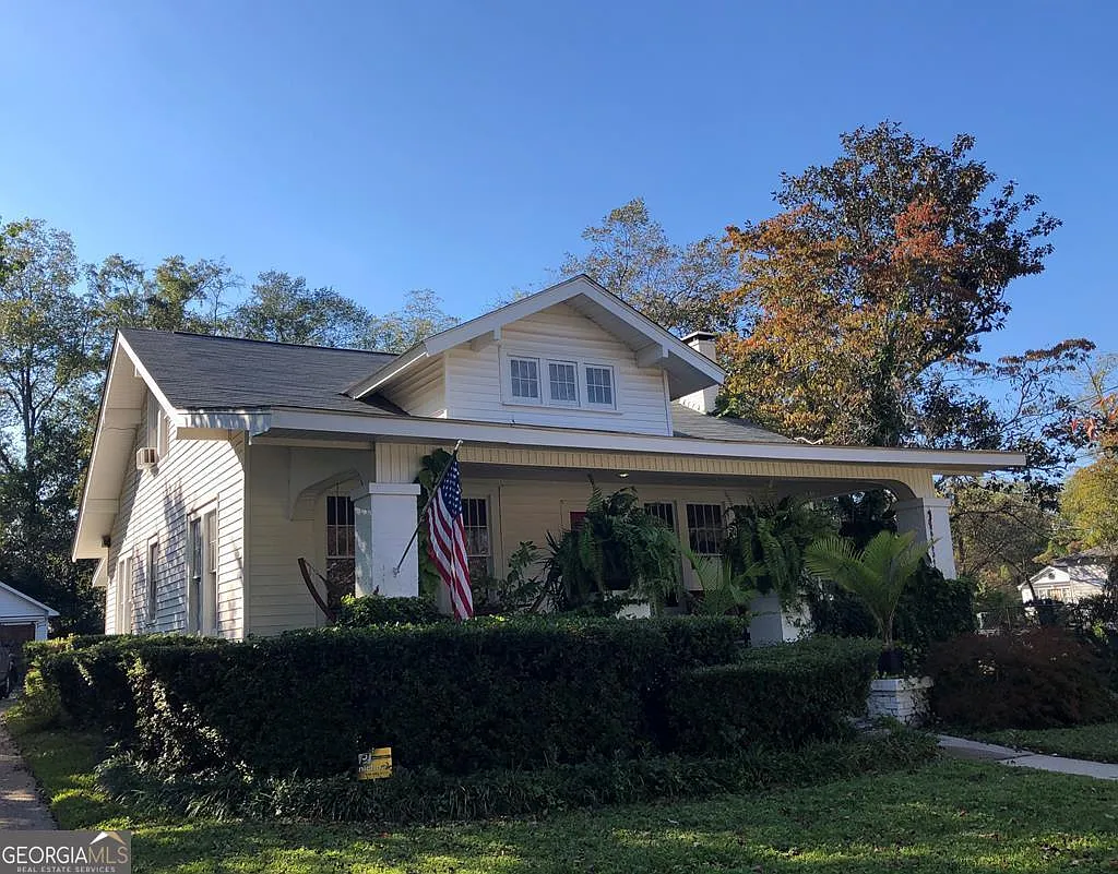 3 bed, 2.0 bath, 2152 sqft, $1,750 — Photo 1