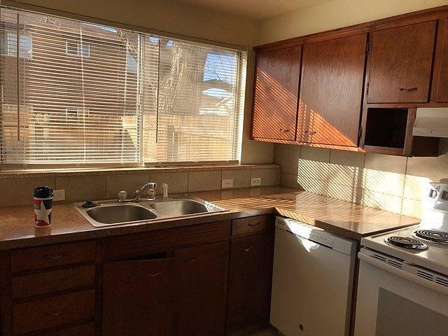 1st image of 1405 Coffman St APT 3