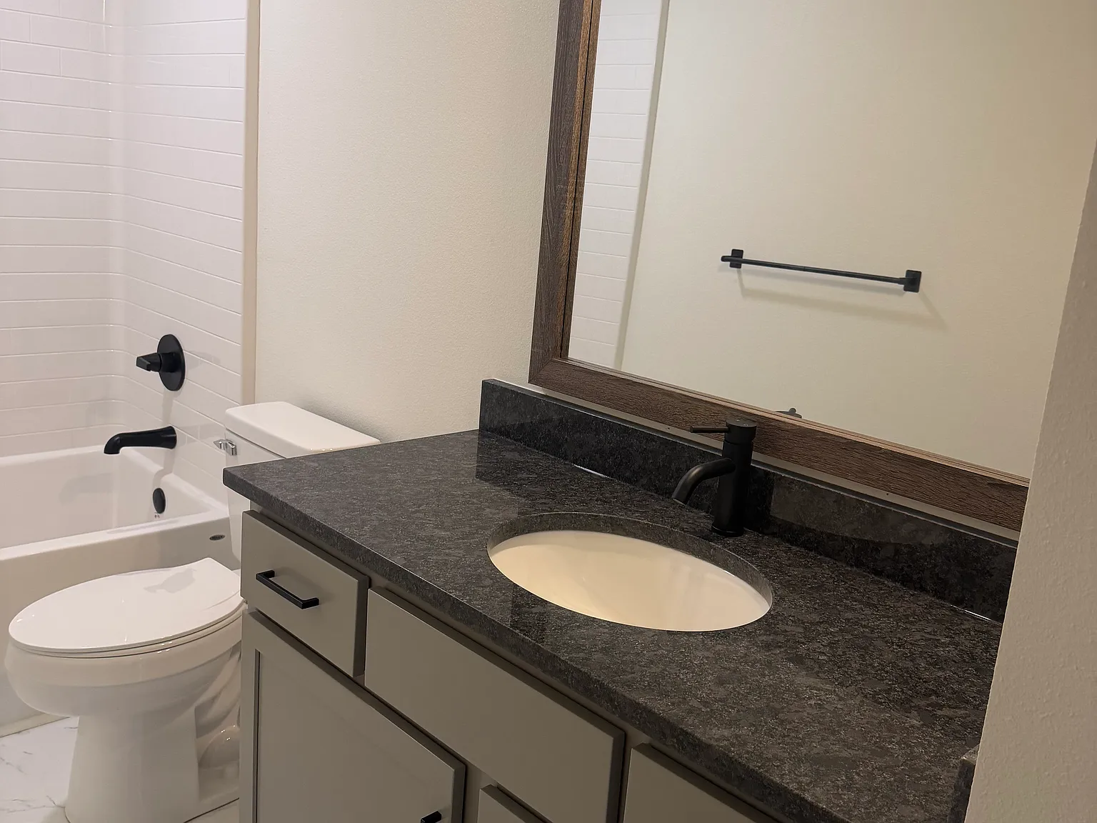 3 bed, 1225 sqft, $1,400 — Photo 4