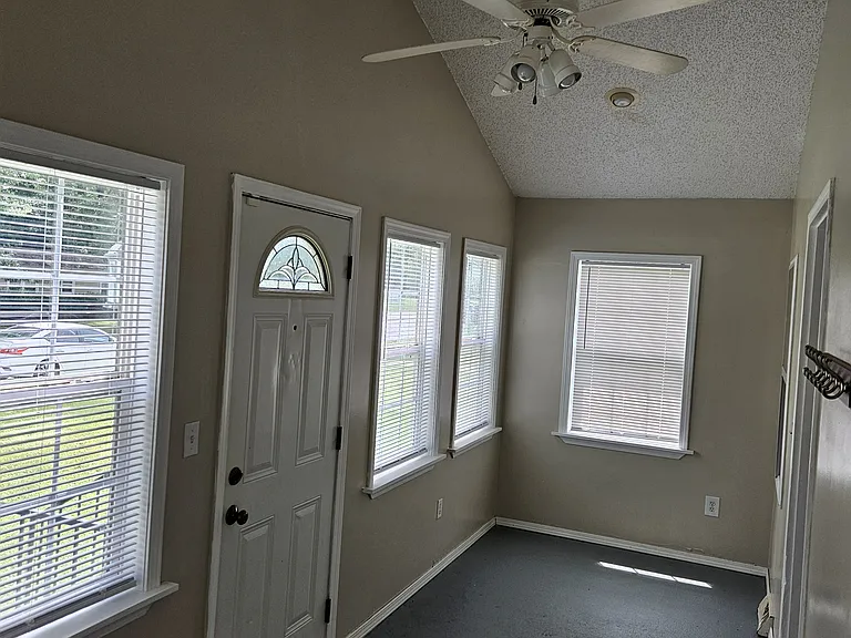 1649 E Blaine St — Photo 2