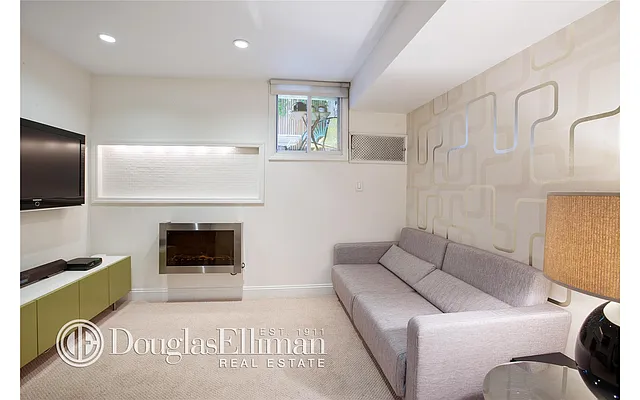 Rented by Douglas Elliman | media 15