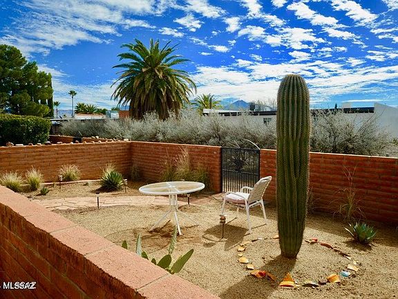 3rd image of 1356 S Desert Meadows Cir