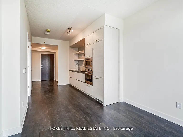 2221 Yonge St #5010 — Photo 17