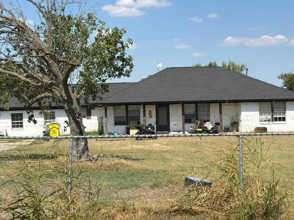 775 County Road 679, Natalia, TX 78059
