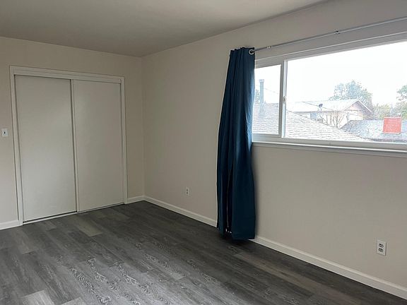 3rd image of 4470 Dorset St