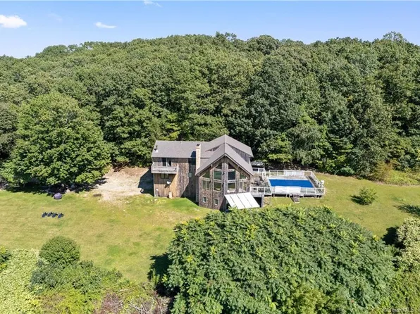 19 Greystone Drive, Montville, CT 06382