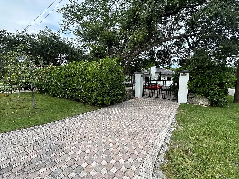 12885 SW 77th Ave — Photo 4