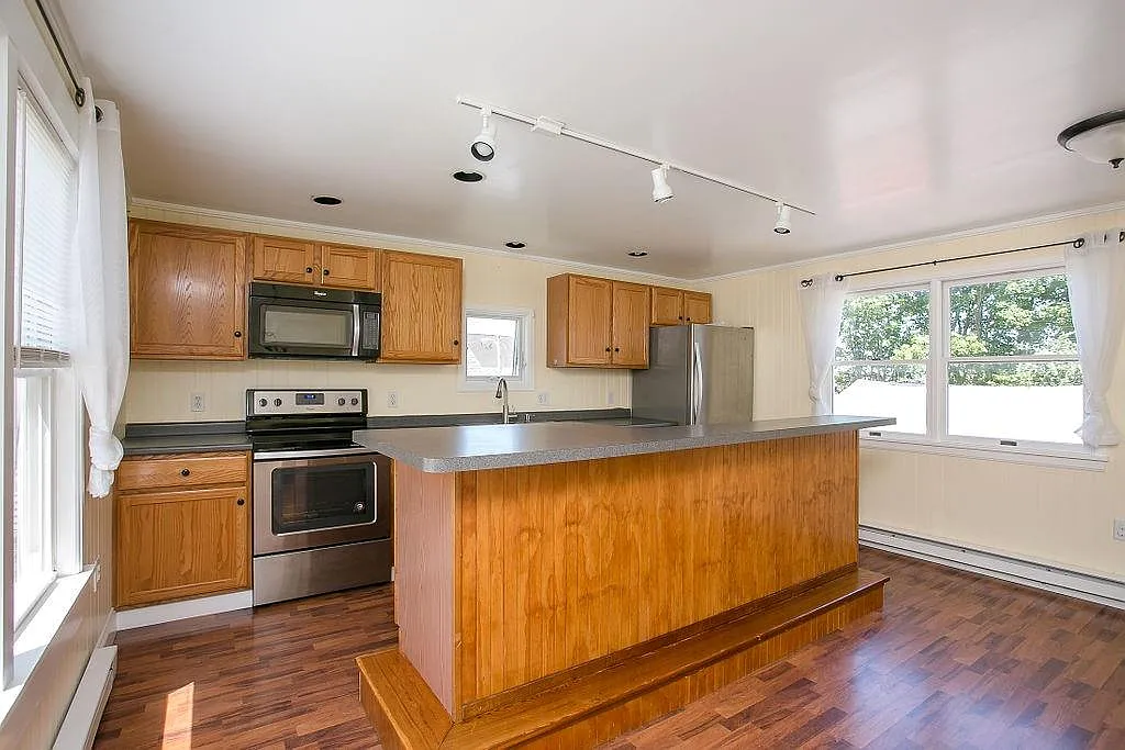 4 bed, 1696 sqft, $4,000 — Photo 4