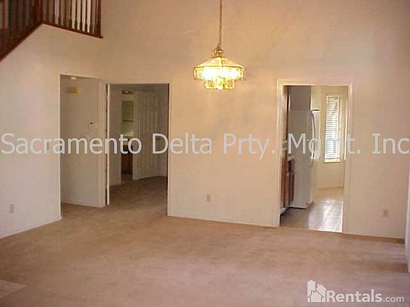 4th image of 55 Sage River Cir