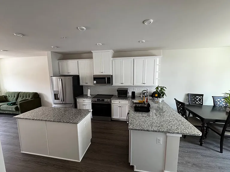 833 Lennox St — Photo 5