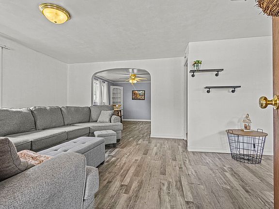 4th image of 1054 Tyler Ave