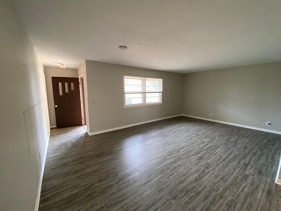 2nd image of 3202 Westhaven Dr