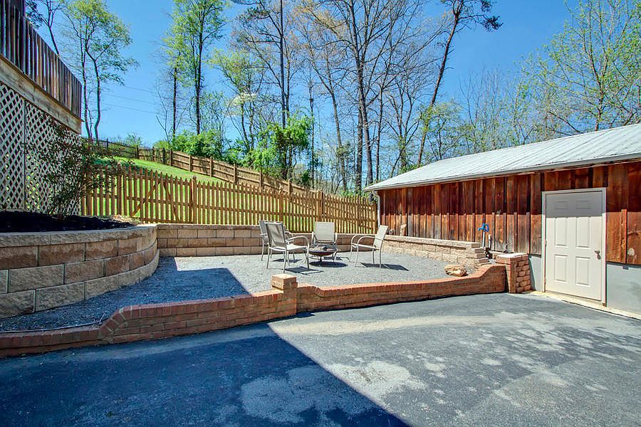 2nd image of 400 Allen Rd