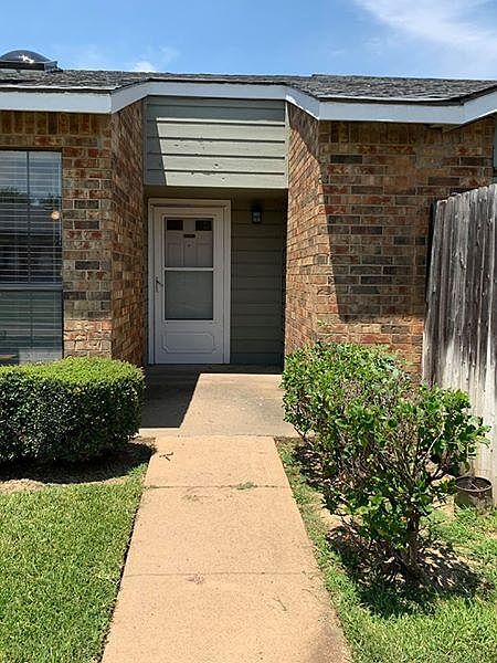 1st image of 2105 Maplewood Trl