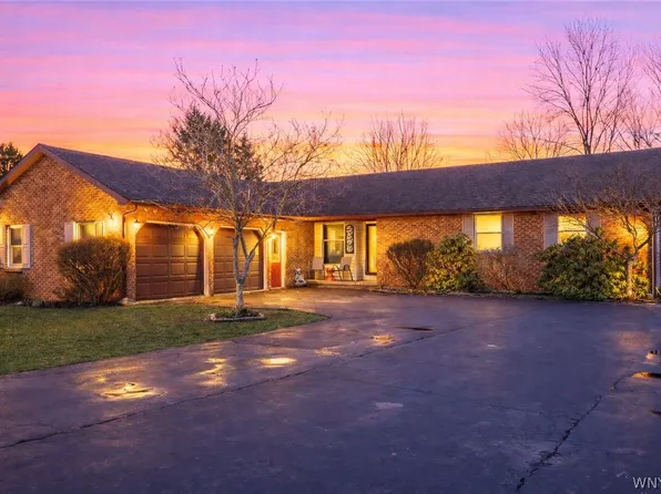 5566 Homestead Rd, Hamburg, NY 14075