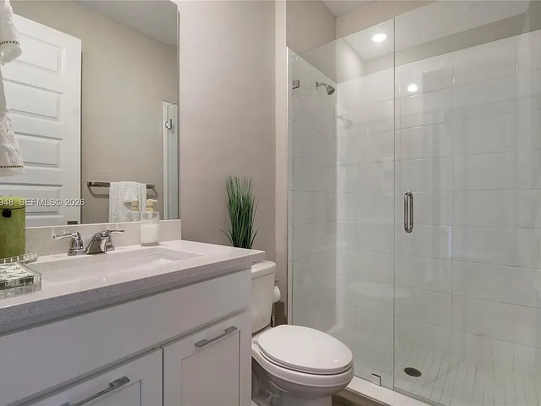 6489 NW Cloverdale Ave — Photo 32