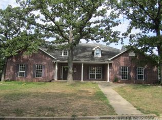 1050 N Elder Ct E, Sand Springs, OK 74063